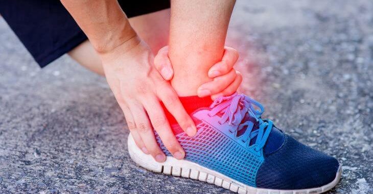 A runner stopped by severe pain in the ankle area.